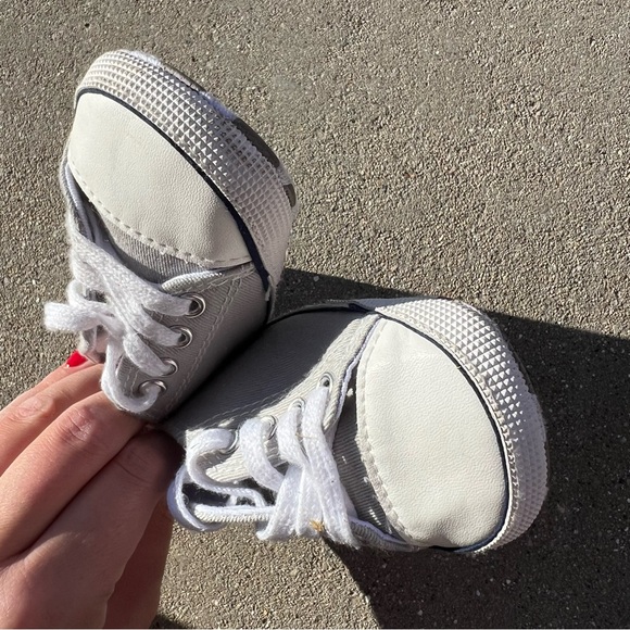 Gray baby cloth lace up shoes size 2 baby first shoes like new - Picture 9 of 9